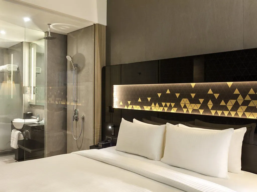 **** Hotel Mercure Singapore On Stevens Singapore