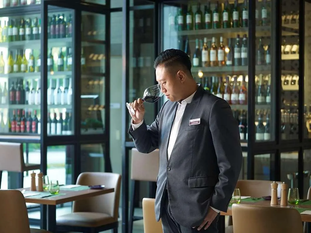 **** Hotel Mercure Singapore On Stevens Singapore